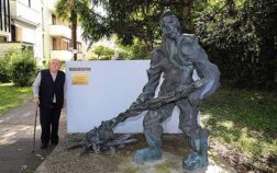 monumento_sminatori_mario_zanella